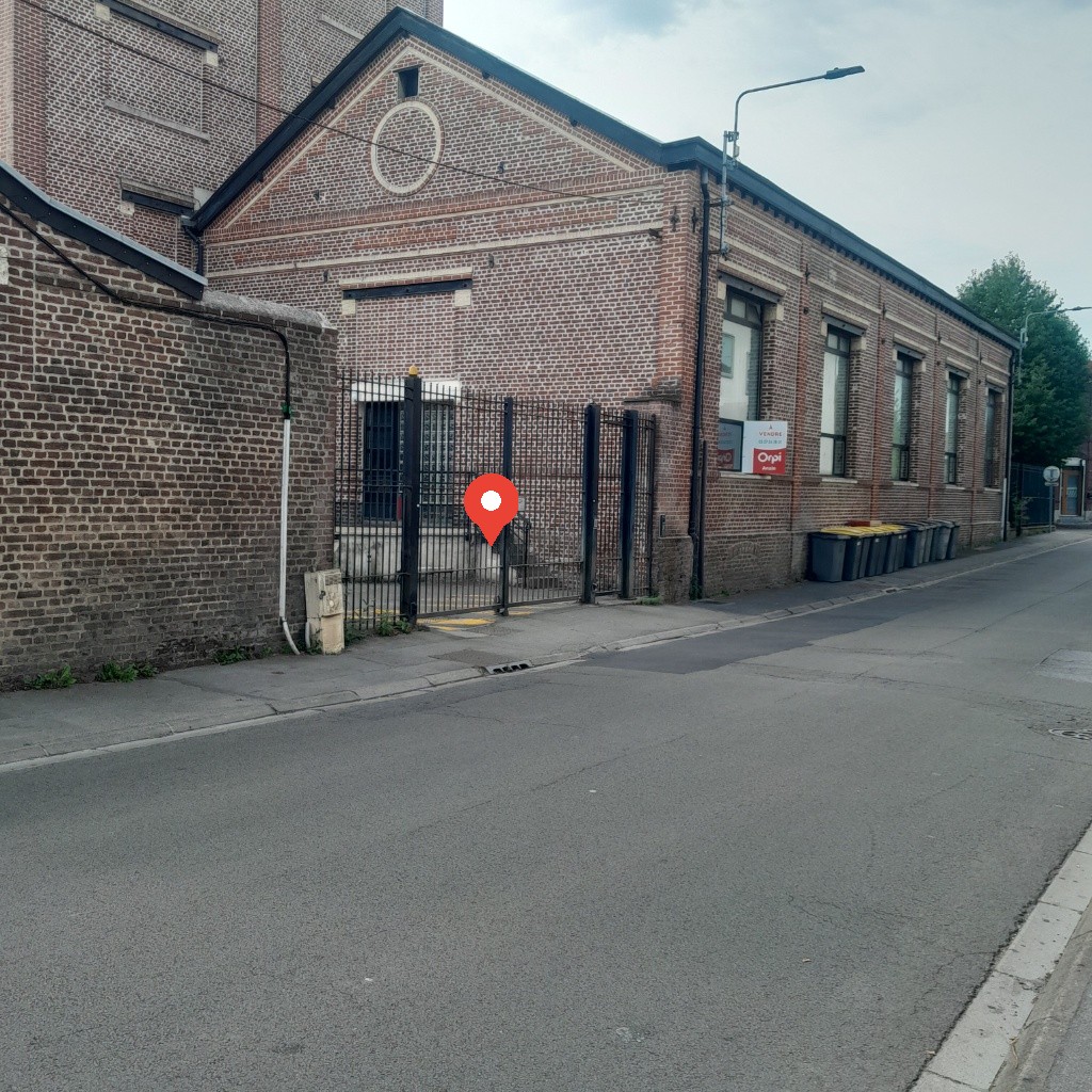 Le portail d’entrée du cabinet, rue Gustave Thiétard à Anzin
